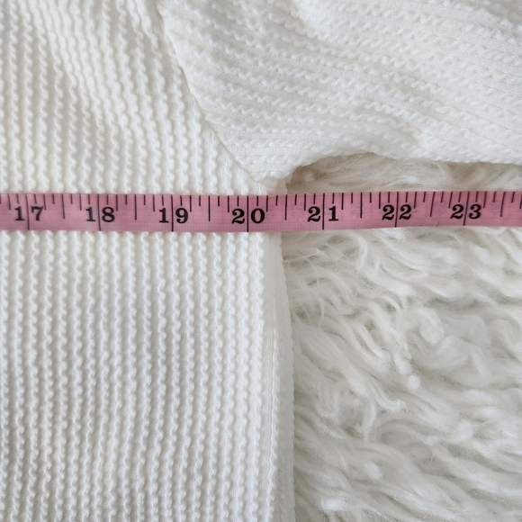 MIROH Textured Ribbed Crop Top. Size Large. New. - Picture 4 of 7